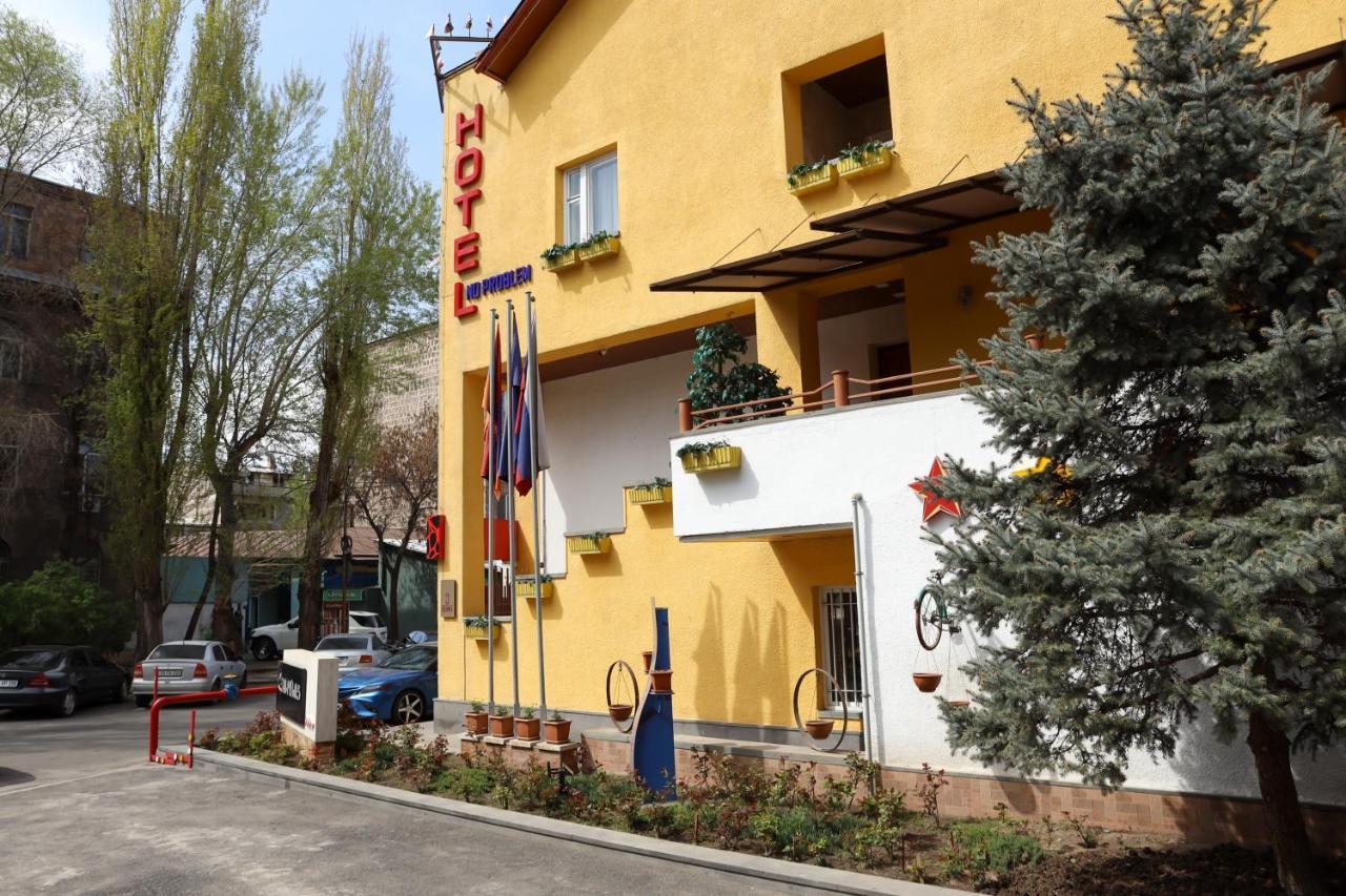 Hotel No Problem Erevan Esterno foto