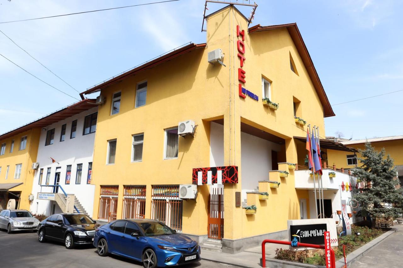 Hotel No Problem Erevan Esterno foto