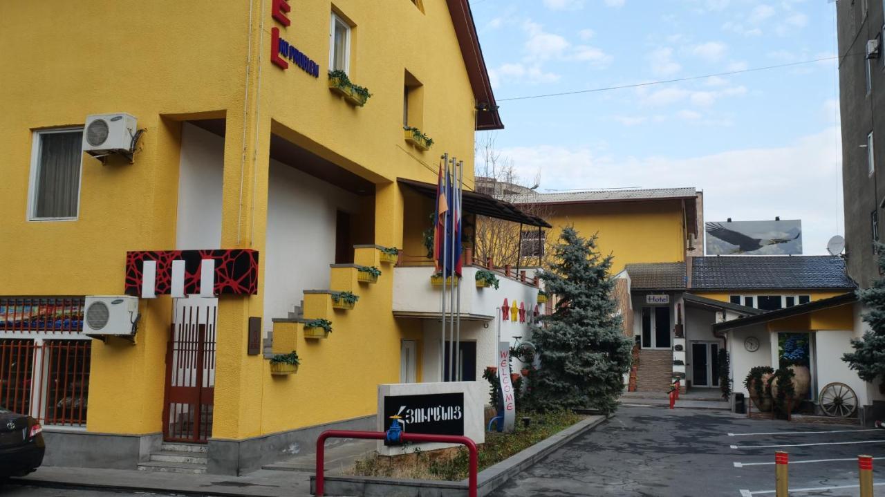 Hotel No Problem Erevan Esterno foto