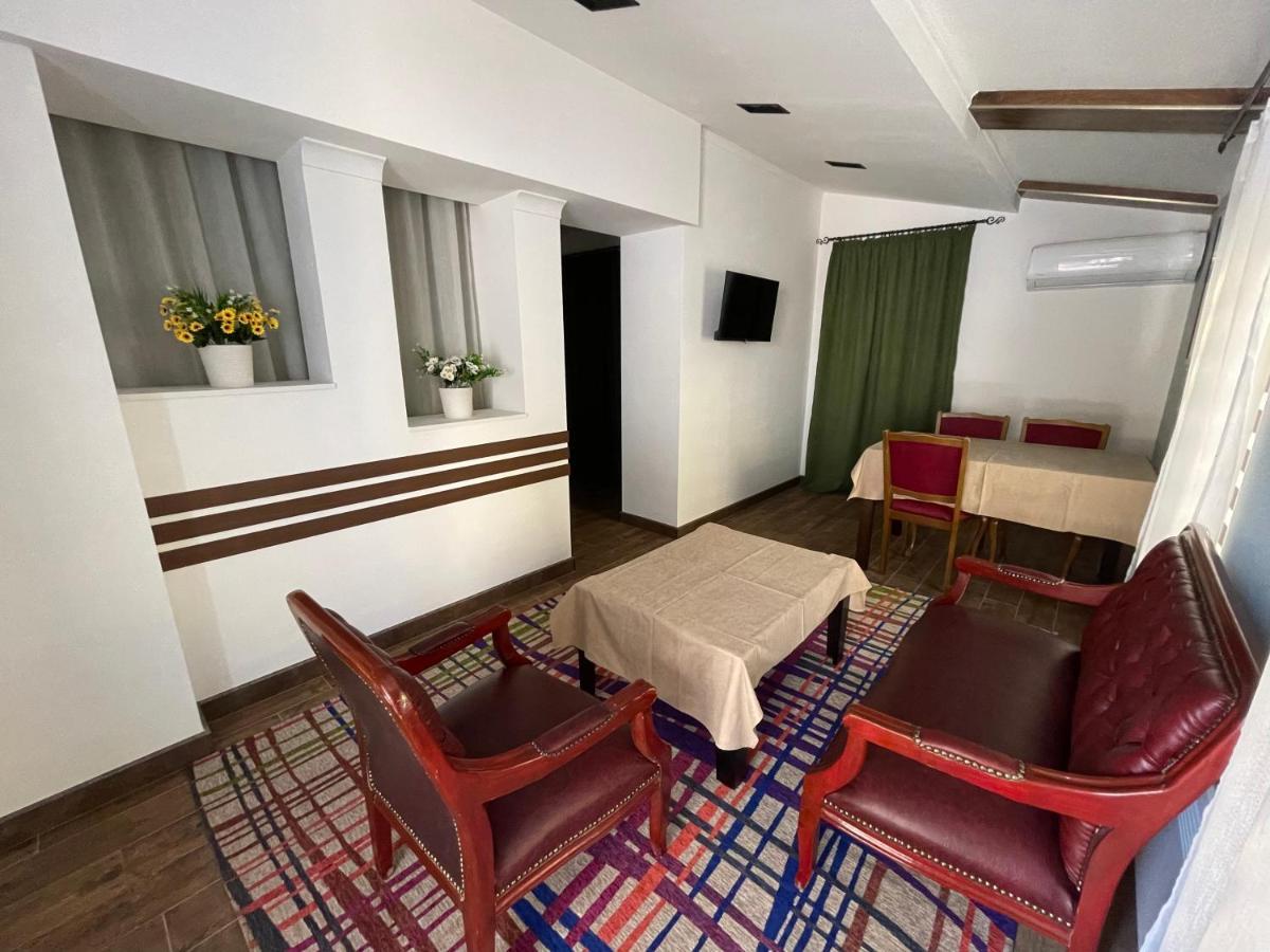 Hotel No Problem Erevan Esterno foto