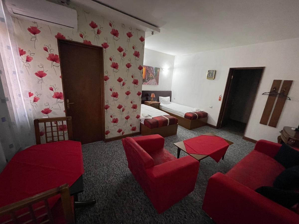Hotel No Problem Erevan Esterno foto
